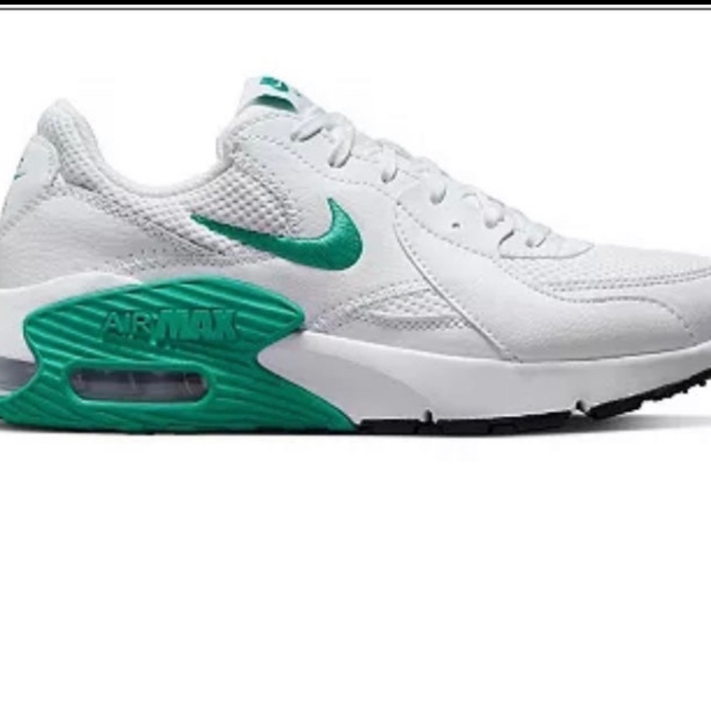 WOMEN'S NIKE AIR MAX EXCEE SNEAKERS 8.5. NEW WITH BOX